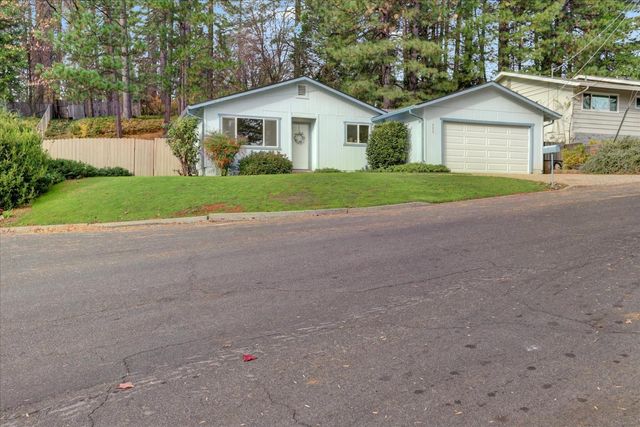 882 Forest Glade Cir, Grass Valley, CA 95945