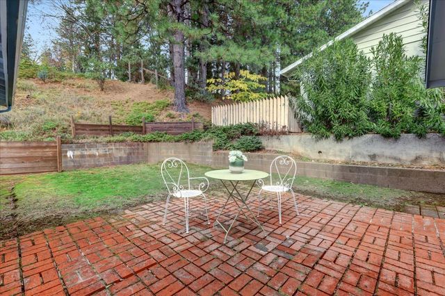 882 Forest Glade Cir, Grass Valley, CA 95945