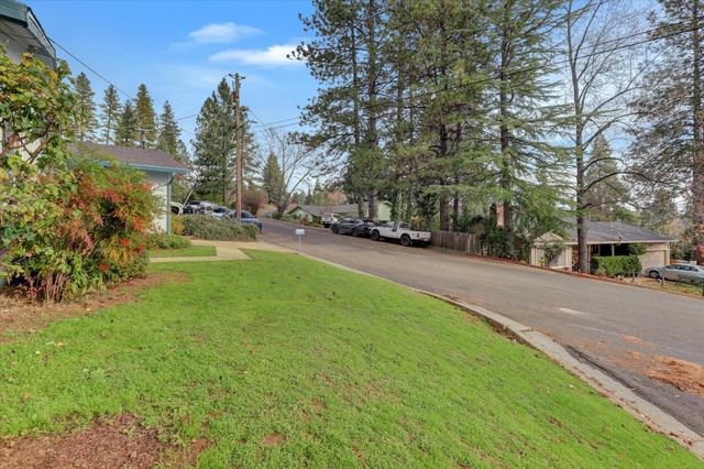 882 Forest Glade Cir, Grass Valley, CA 95945