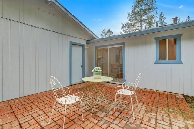 882 Forest Glade Cir, Grass Valley, CA 95945