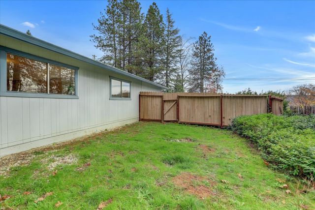 882 Forest Glade Cir, Grass Valley, CA 95945
