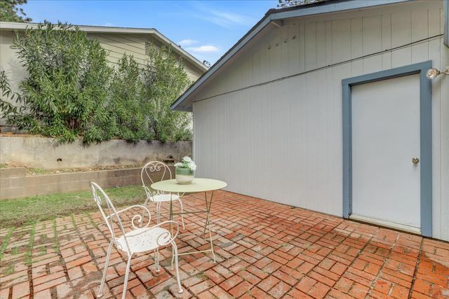 882 Forest Glade Cir, Grass Valley, CA 95945