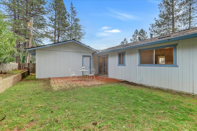882 Forest Glade Cir, Grass Valley, CA 95945