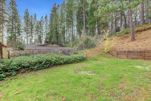 882 Forest Glade Cir, Grass Valley, CA 95945