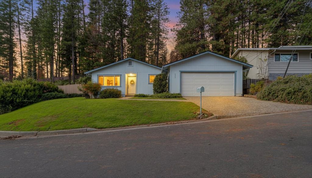 882 Forest Glade Cir, Grass Valley, CA 95945