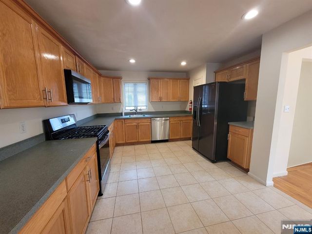 755 Edgewater Avenue 2, Ridgefield, NJ 07657