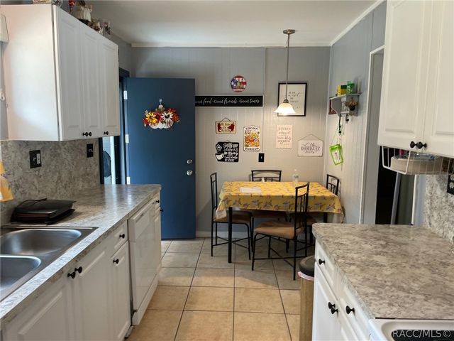 21332 SW Rainbow Lakes Boulevard, Dunnellon, FL 34431