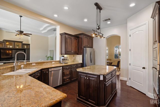 12401 Southworth Court, Bakersfield, CA 93311