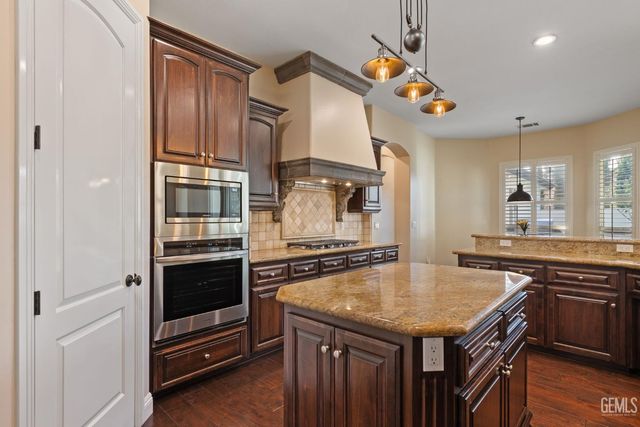 12401 Southworth Court, Bakersfield, CA 93311