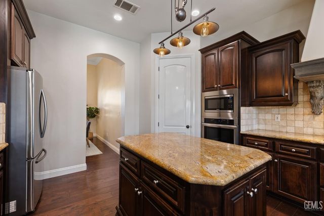 12401 Southworth Court, Bakersfield, CA 93311