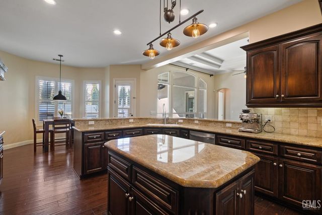 12401 Southworth Court, Bakersfield, CA 93311