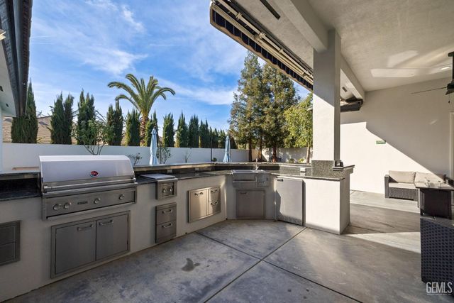 12401 Southworth Court, Bakersfield, CA 93311