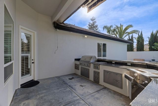 12401 Southworth Court, Bakersfield, CA 93311