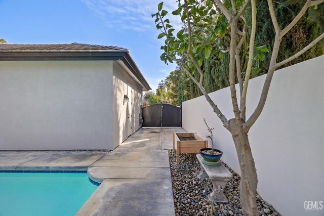 12401 Southworth Court, Bakersfield, CA 93311