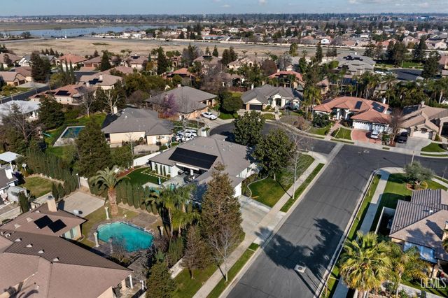 12401 Southworth Court, Bakersfield, CA 93311