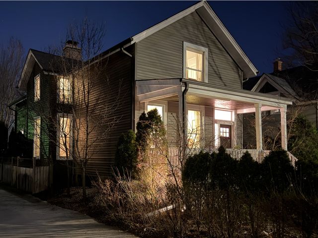 1215 Washington Street, Evanston, IL 60202