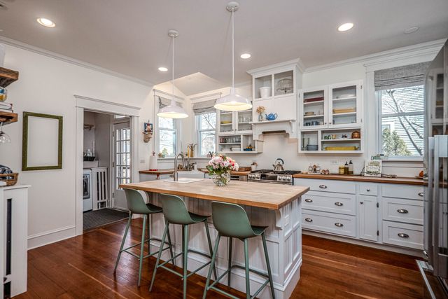 1215 Washington Street, Evanston, IL 60202