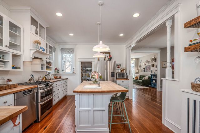 1215 Washington Street, Evanston, IL 60202