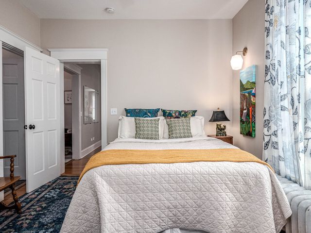 1215 Washington Street, Evanston, IL 60202