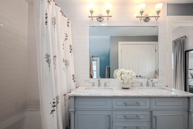 1215 Washington Street, Evanston, IL 60202