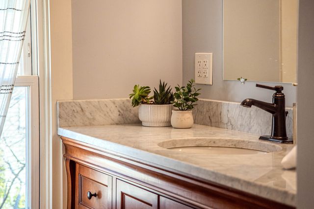 1215 Washington Street, Evanston, IL 60202