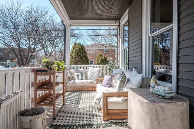 1215 Washington Street, Evanston, IL 60202