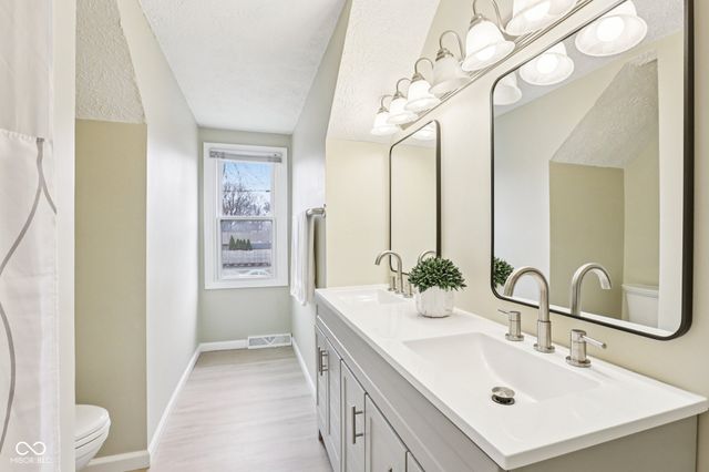 7611 E 116th Street, Fishers, IN 46038