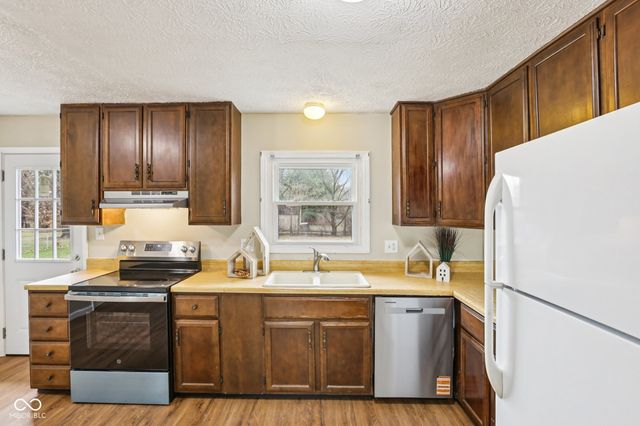 7611 E 116th Street, Fishers, IN 46038