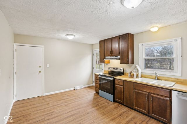 7611 E 116th Street, Fishers, IN 46038