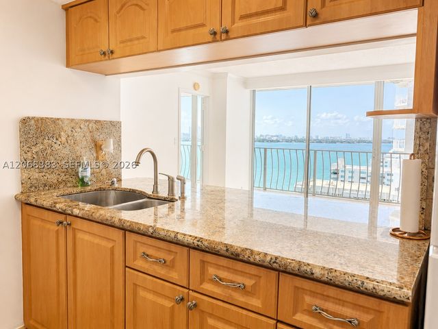 7601 E Treasure Dr 1924, North Bay Village, FL 33141