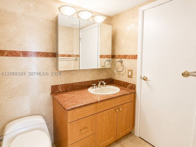7601 E Treasure Dr 1924, North Bay Village, FL 33141