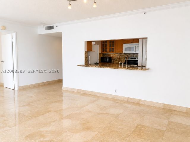 7601 E Treasure Dr 1924, North Bay Village, FL 33141