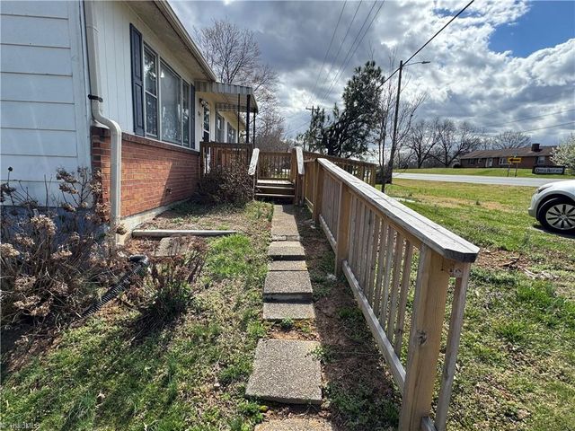 1845 Old Hollow Road, Walkertown, NC 27051