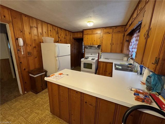 1845 Old Hollow Road, Walkertown, NC 27051