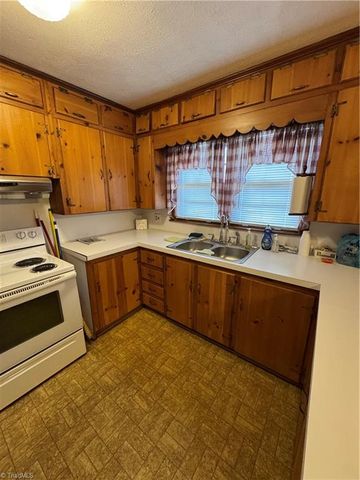 1845 Old Hollow Road, Walkertown, NC 27051