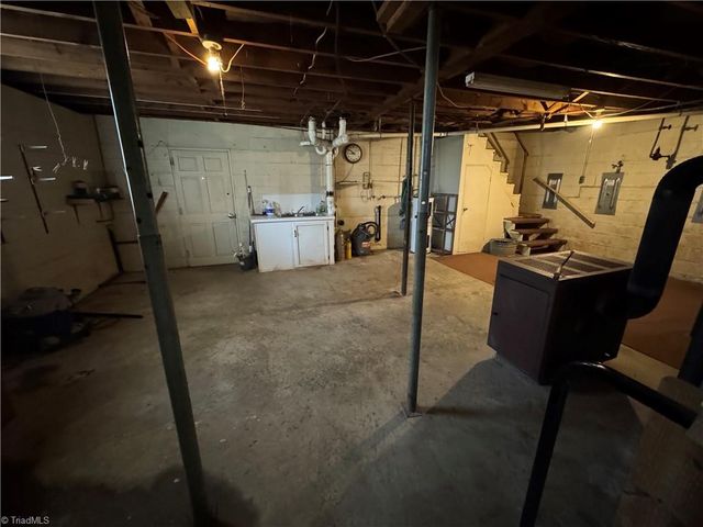 1845 Old Hollow Road, Walkertown, NC 27051