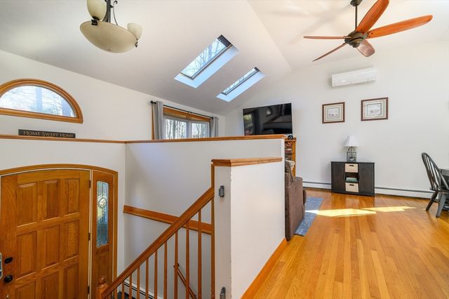 12 Hickory Rd, Millville, MA 01529