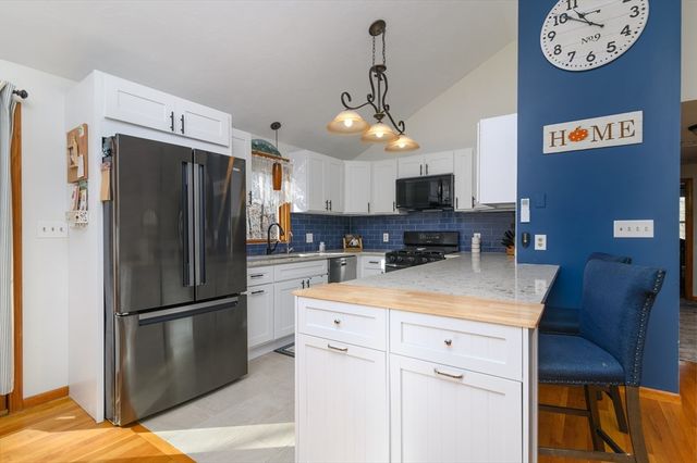 12 Hickory Rd, Millville, MA 01529