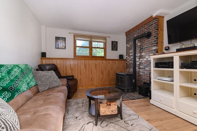 12 Hickory Rd, Millville, MA 01529