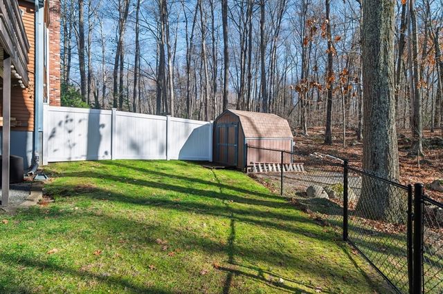 12 Hickory Rd, Millville, MA 01529