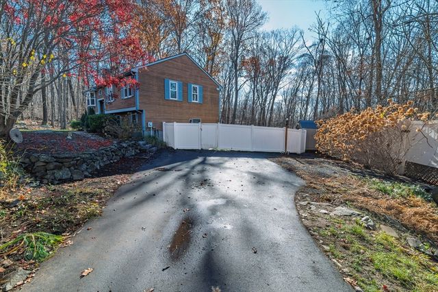 12 Hickory Rd, Millville, MA 01529