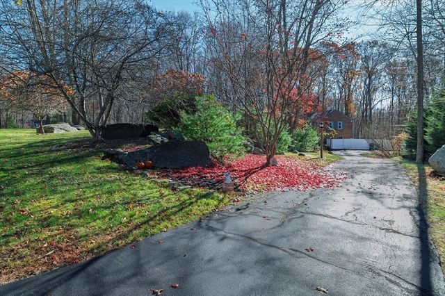 12 Hickory Rd, Millville, MA 01529