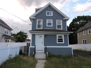 23 maple Avenue, Hempstead, NY 11550