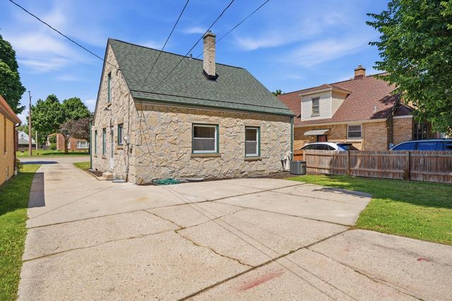 3040 N 76th STREET, Milwaukee, WI 53222