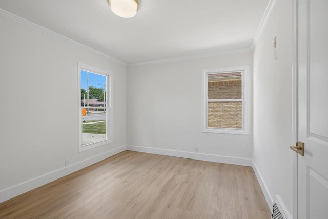 3040 N 76th STREET, Milwaukee, WI 53222