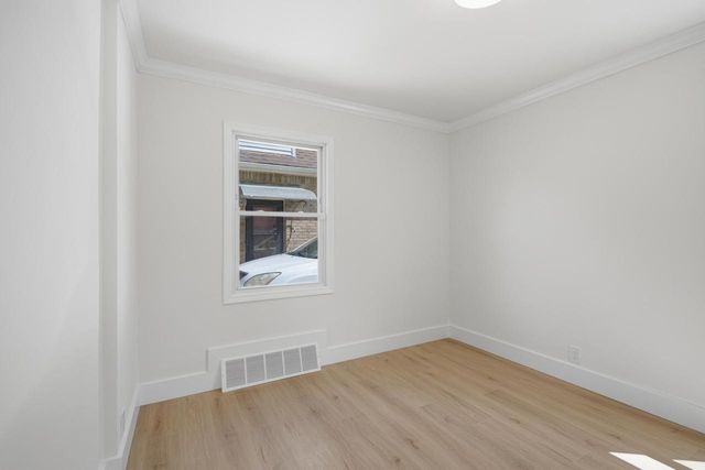 3040 N 76th STREET, Milwaukee, WI 53222