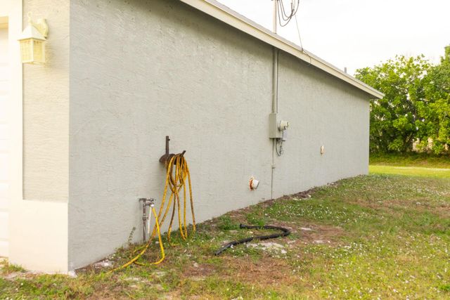 2325 SE Calcutta Circle, Port St Lucie, FL 34952