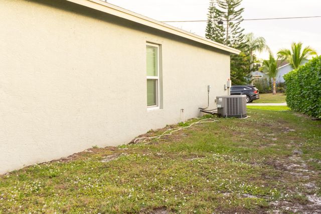 2325 SE Calcutta Circle, Port St Lucie, FL 34952