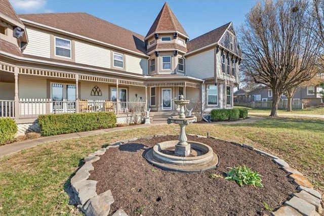 15401 Antioch Road, Overland Park, KS 66221