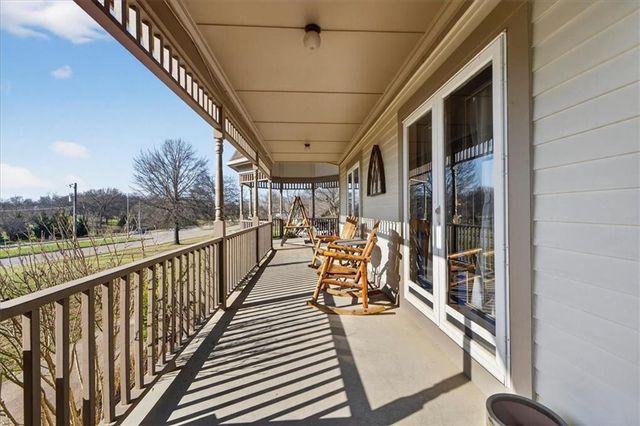 15401 Antioch Road, Overland Park, KS 66221